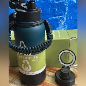Avodvo 32 oz Teal Insulated Water Bottle with phone stand